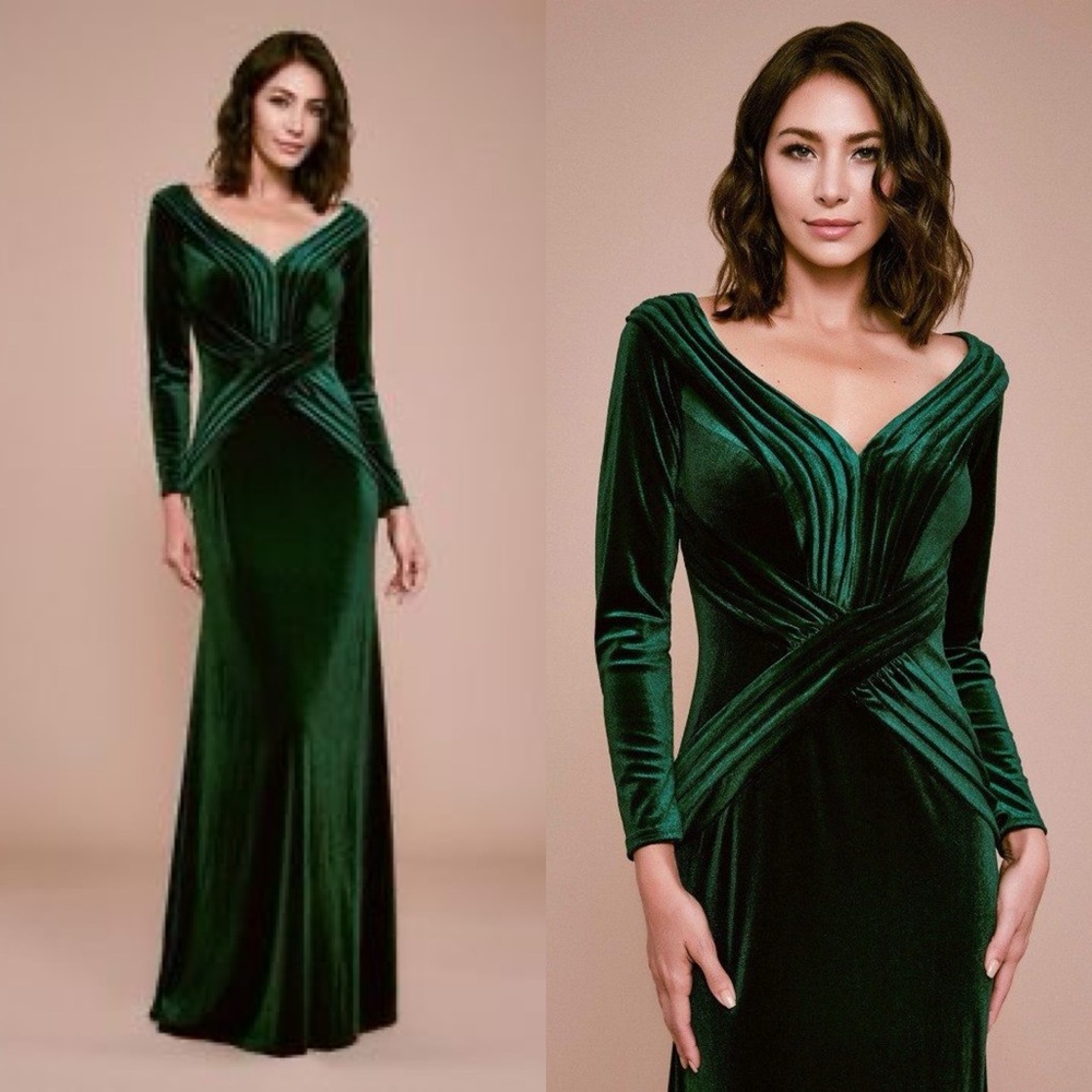 Tadashi Shoji / Green Velvet Evening Dress